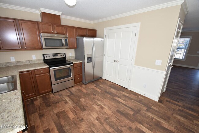 Building Photo - 120 Chandler Dr