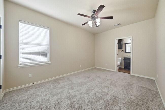 Building Photo - 312 Newcomb Ln