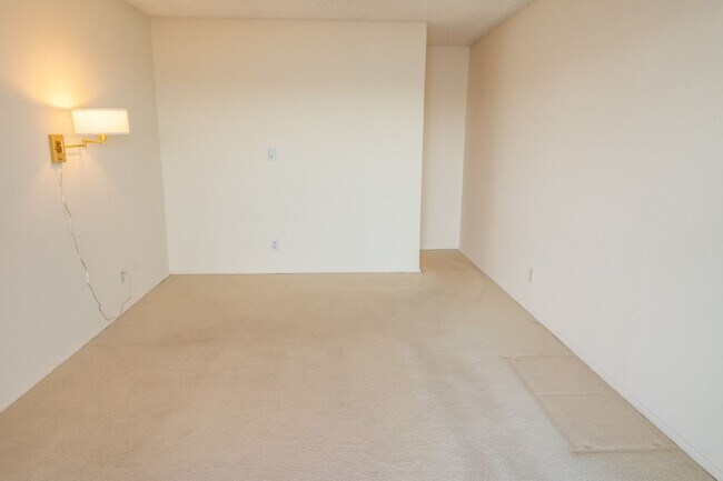 Building Photo - 2Bd/2Ba Seattle Condo