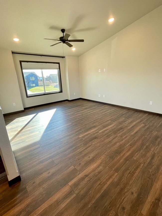 Building Photo - * GAME-CHANGING-MOVE-IN-SPECIAL * 4 Bedroom, 3 Bathroom with Office for Rent