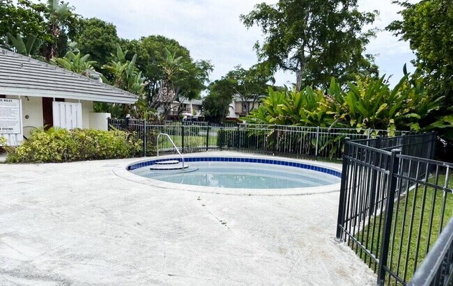 Building Photo - 3094 Bermwood Ln