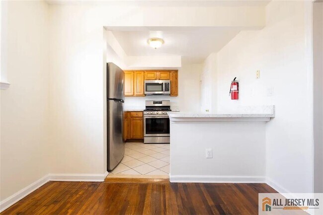 Building Photo - 234 Inza St