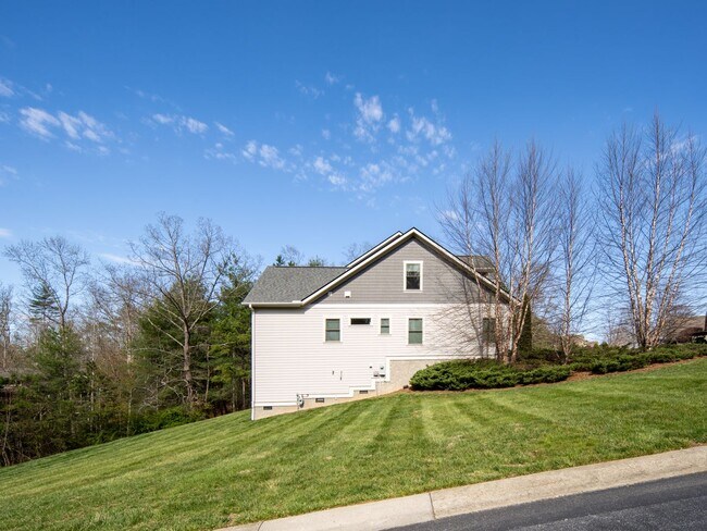 Building Photo - 27 Slippery Rock Dr
