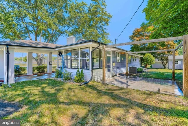 Building Photo - 520 White Oak Dr