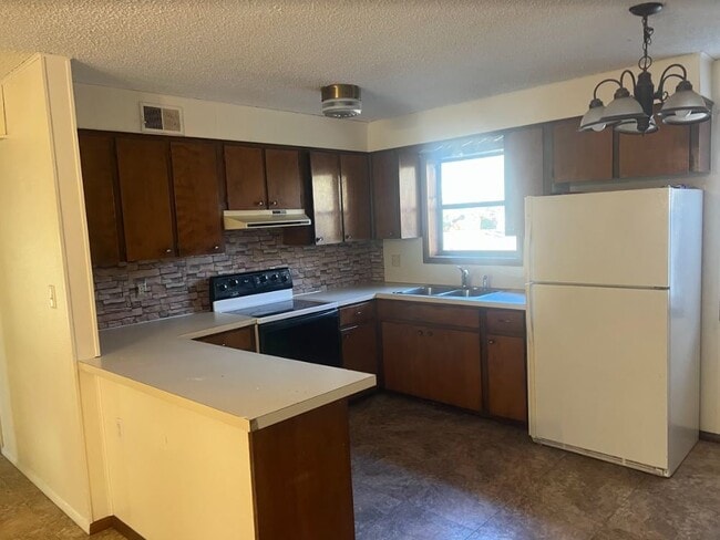 Building Photo - 1309 Robinwood Dr