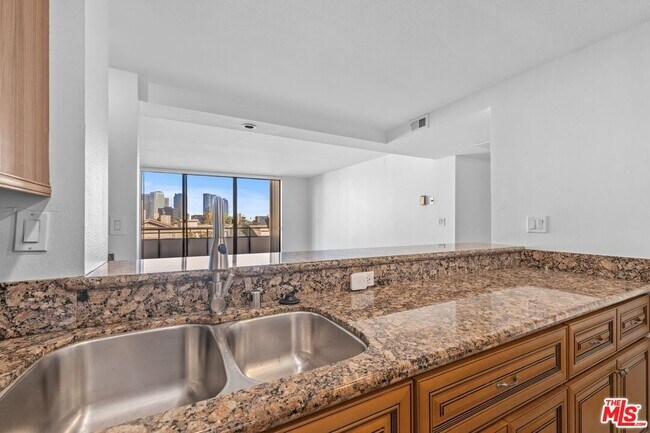 Building Photo - 10535 Wilshire Blvd