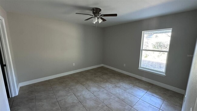 Building Photo - 164 Julie Ln