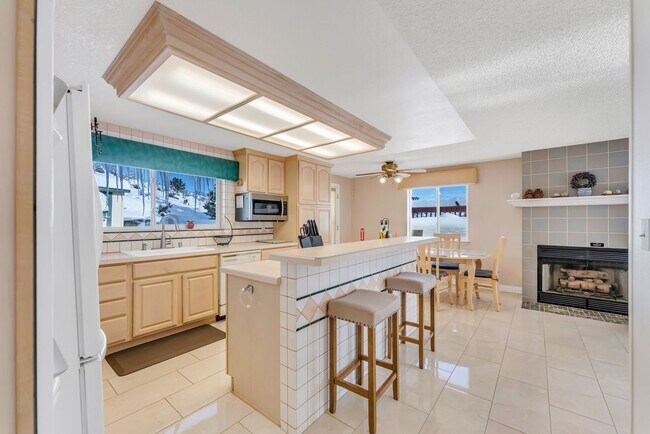 Building Photo - FULLY FURNISHED Home in the Mountains