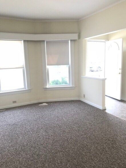 Building Photo - 39 Cook St