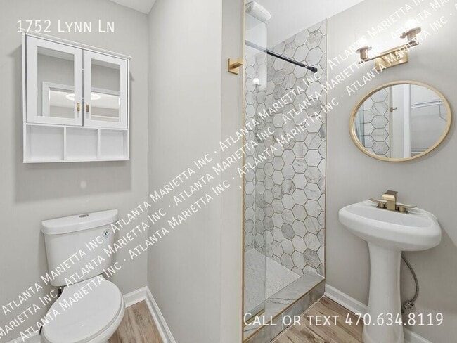 Building Photo - 1752 Lynn Ln