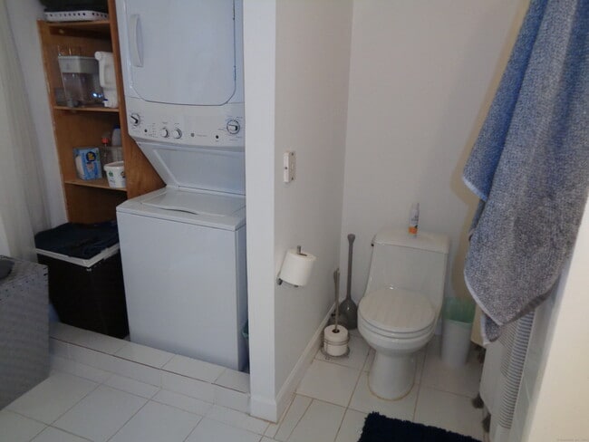 Building Photo - 77 Linden Ave