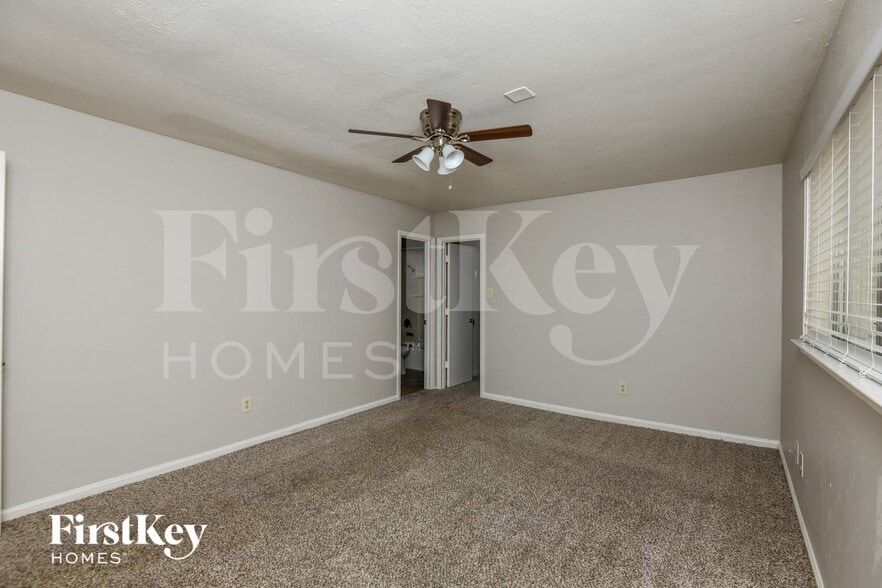 Building Photo - 4912 Sandalwood Ln