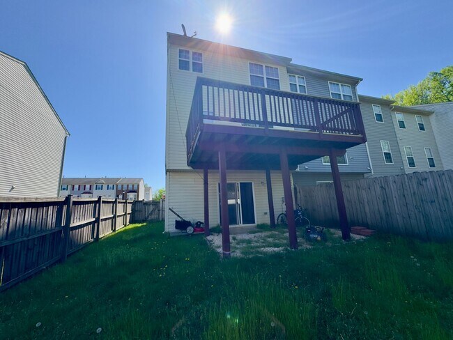 Building Photo - Charming and Stylish Living in a 3Bed/3Bat...