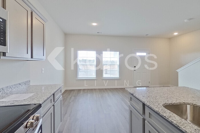 Building Photo - 2241 Banyon Cir