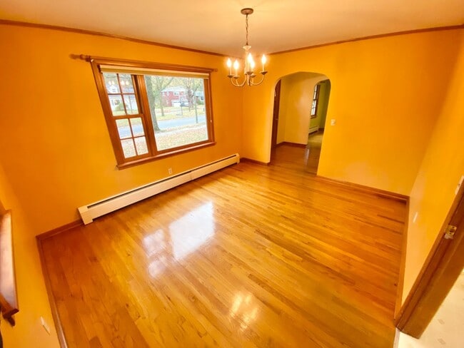Building Photo - 4 Bedroom Home in Burlington VT Available ...
