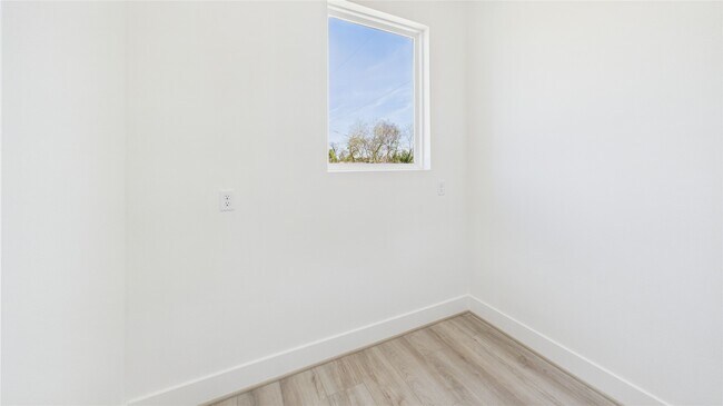 Building Photo - 2419 Harrington St