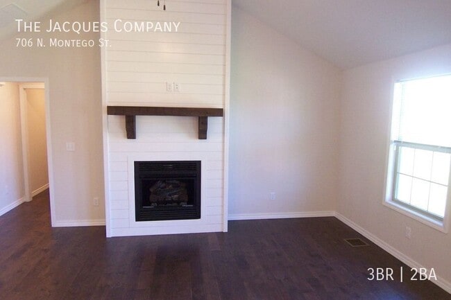 Building Photo - 706 N Montego St