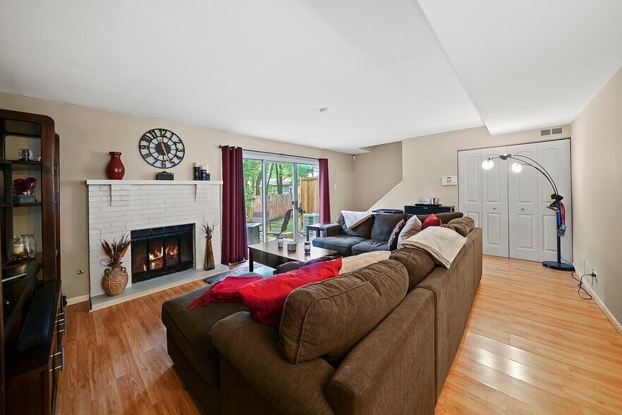 Building Photo - 20 Peach Tree Ln