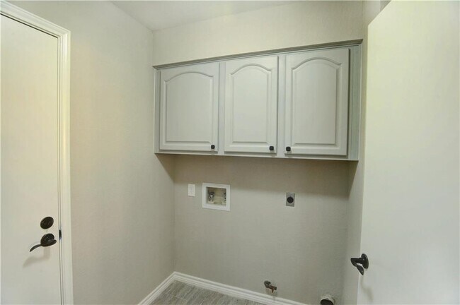 Building Photo - 13117 Broughton Way