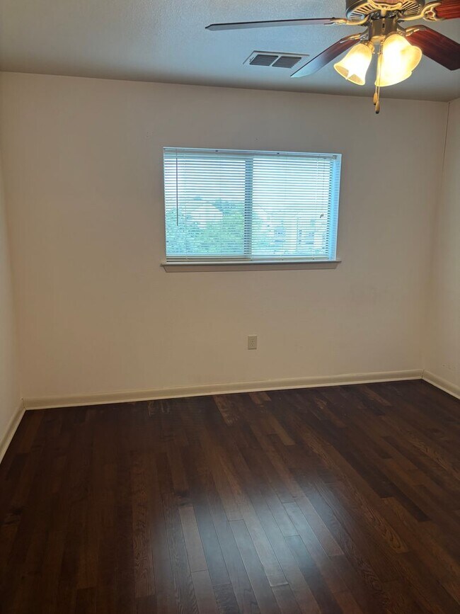 Building Photo - Charming one-bedroom, one-bath home in San Antonio