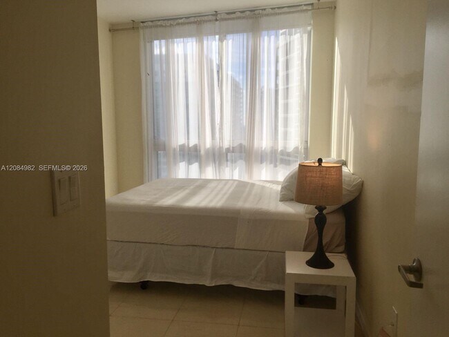 Building Photo - 495 Brickell Ave