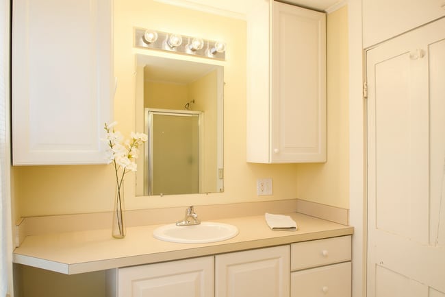 Building Photo - Spacious Renovated Colonial on The Lebanon...