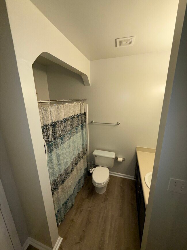 Building Photo - 270 Riverbend Dr