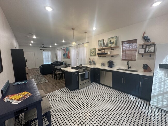 Building Photo - 4009 Avenue L