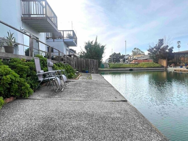 Building Photo - 242 Surfbird Isle