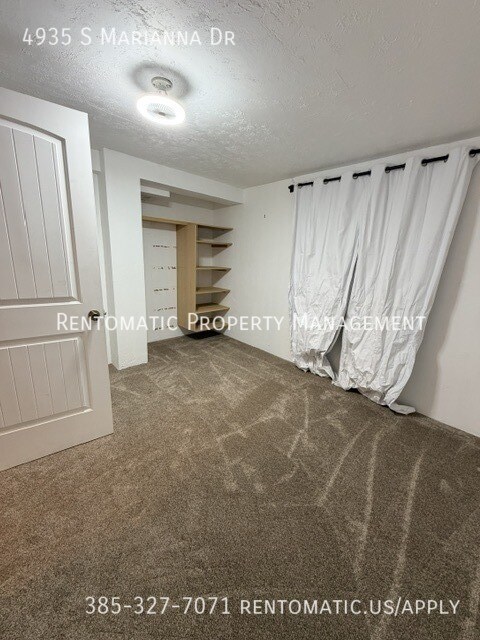 Building Photo - 4935 Marianna Dr