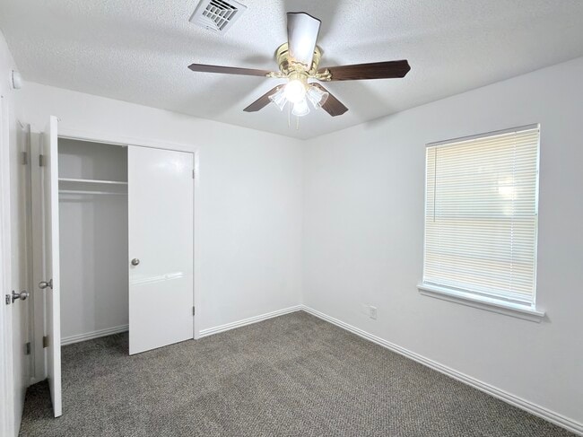 Building Photo - 302 Fair Oaks Blvd