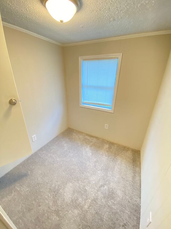 Building Photo - 4bd/1ba House close to Downtown Kannapolis...