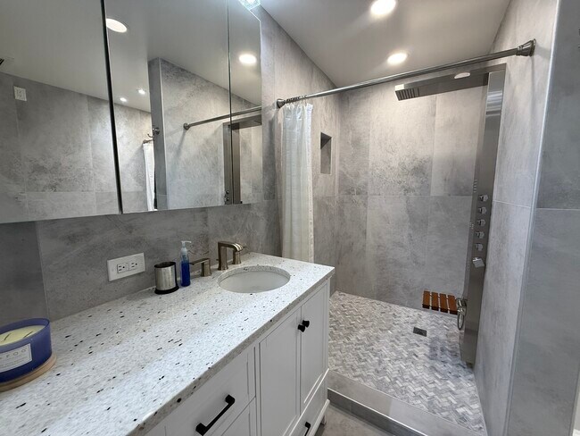 Building Photo - 227 Spring Creek Cir