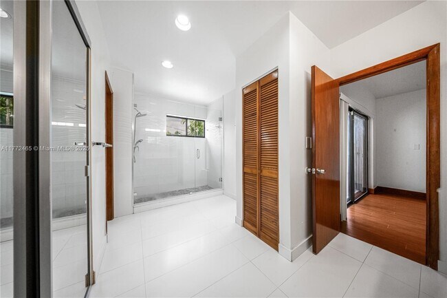 Building Photo - 511 Vittorio Ave