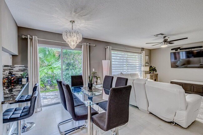 Building Photo - 18174 SE Fairview Cir