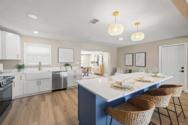 Building Photo - 2066 62nd Pl S