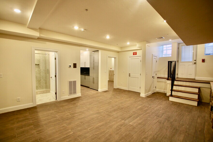Building Photo - 1616 Beacon St