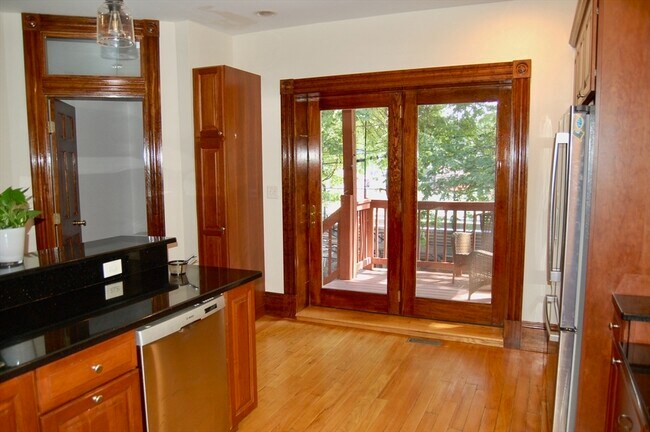 Building Photo - 16 Kent Square