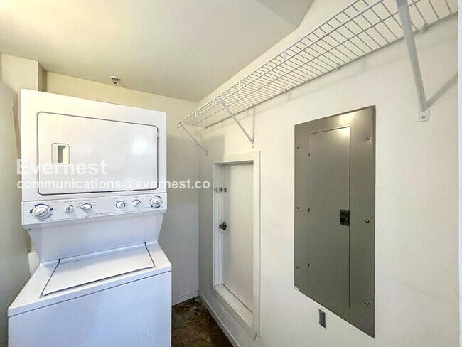 Building Photo - 415 S Front St