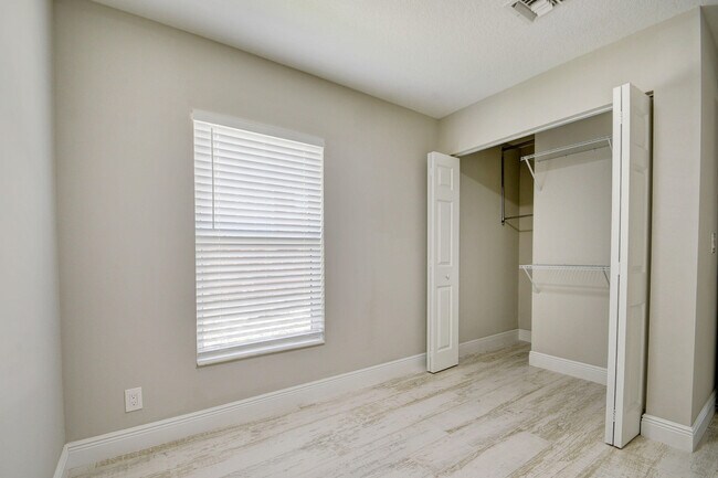 Building Photo - 1425 N Federal Hwy