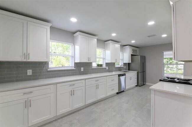 Building Photo - 3605 Barberry Dr