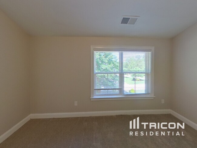 Building Photo - 105 Jaclaire Ln