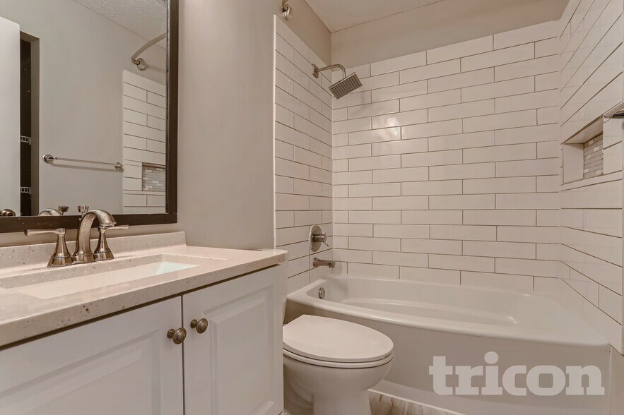 Building Photo - 7850 Park Ave NE