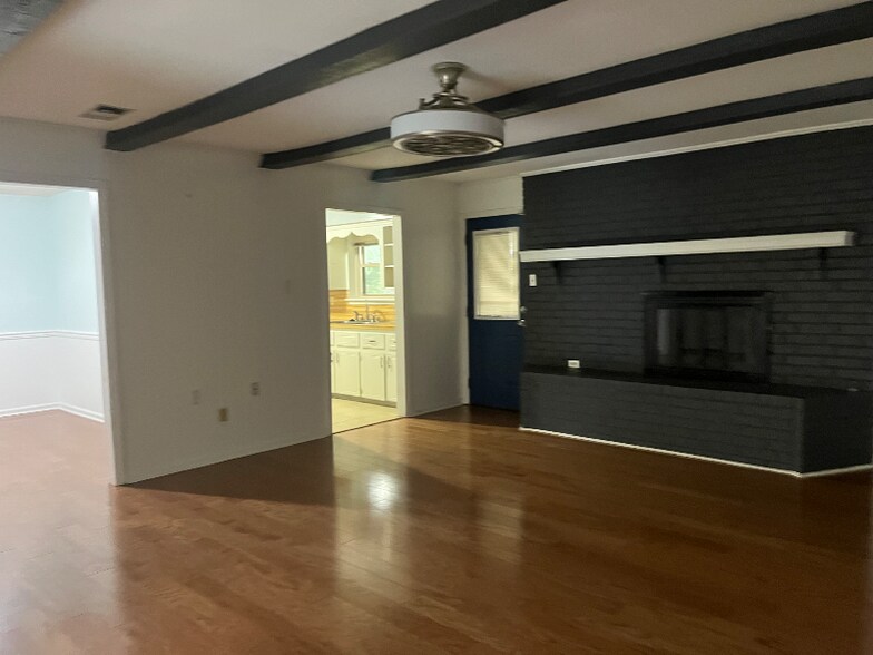 Building Photo - 22 Thornhill Dr