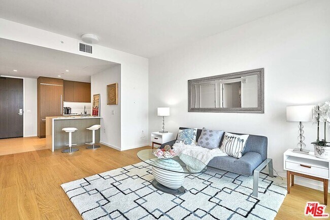 Building Photo - 889 Francisco St