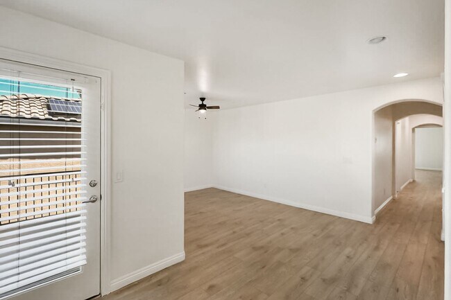 Building Photo - Nicely Upgraded Mountains Edge Gated Commu...