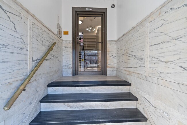 Building Photo - 6700 Park Ave