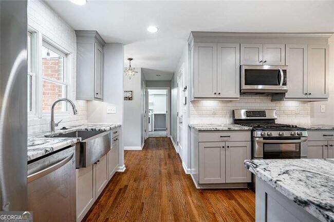 Building Photo - 2470 Landeau Cir
