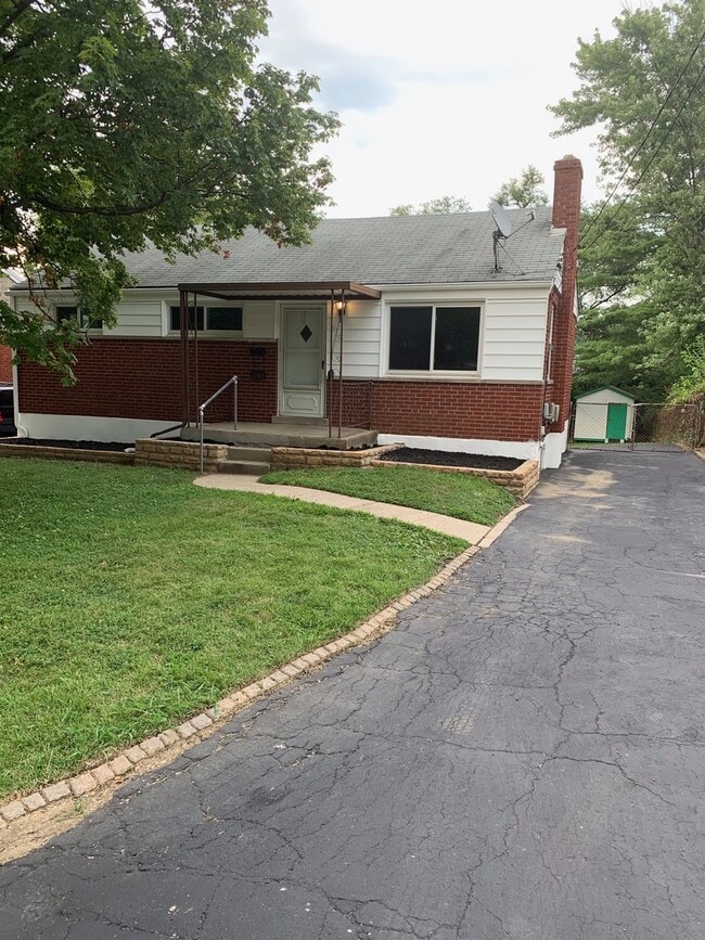Building Photo - 2180 Townhill Rd