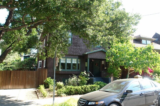 Primary Photo - 2615 Derby St